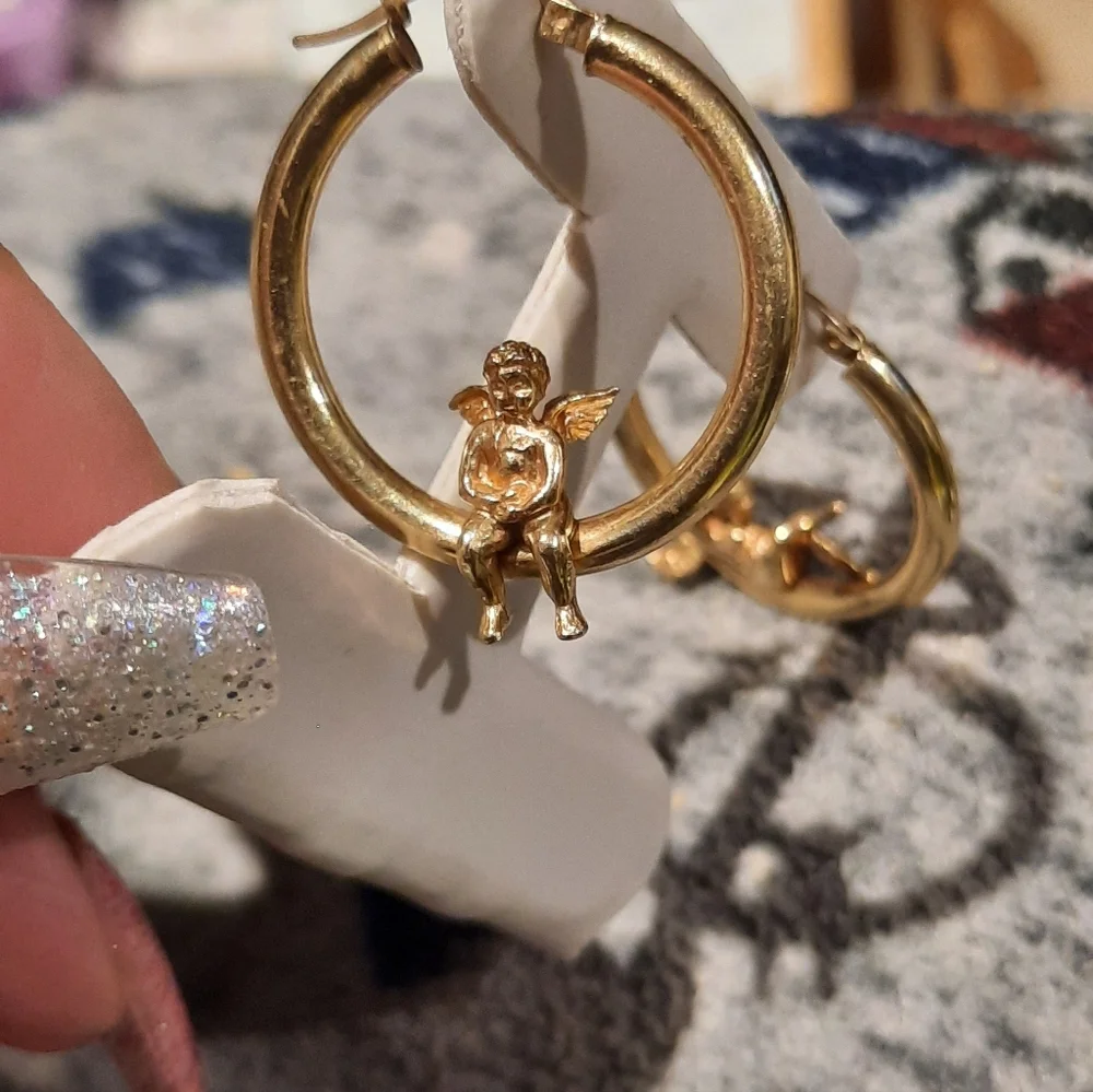 Genuine Solid 10K Yellow Gold "Angel 👼 On My Shoulder" Large 3D Hoop Earrings - Picture 7 of 11